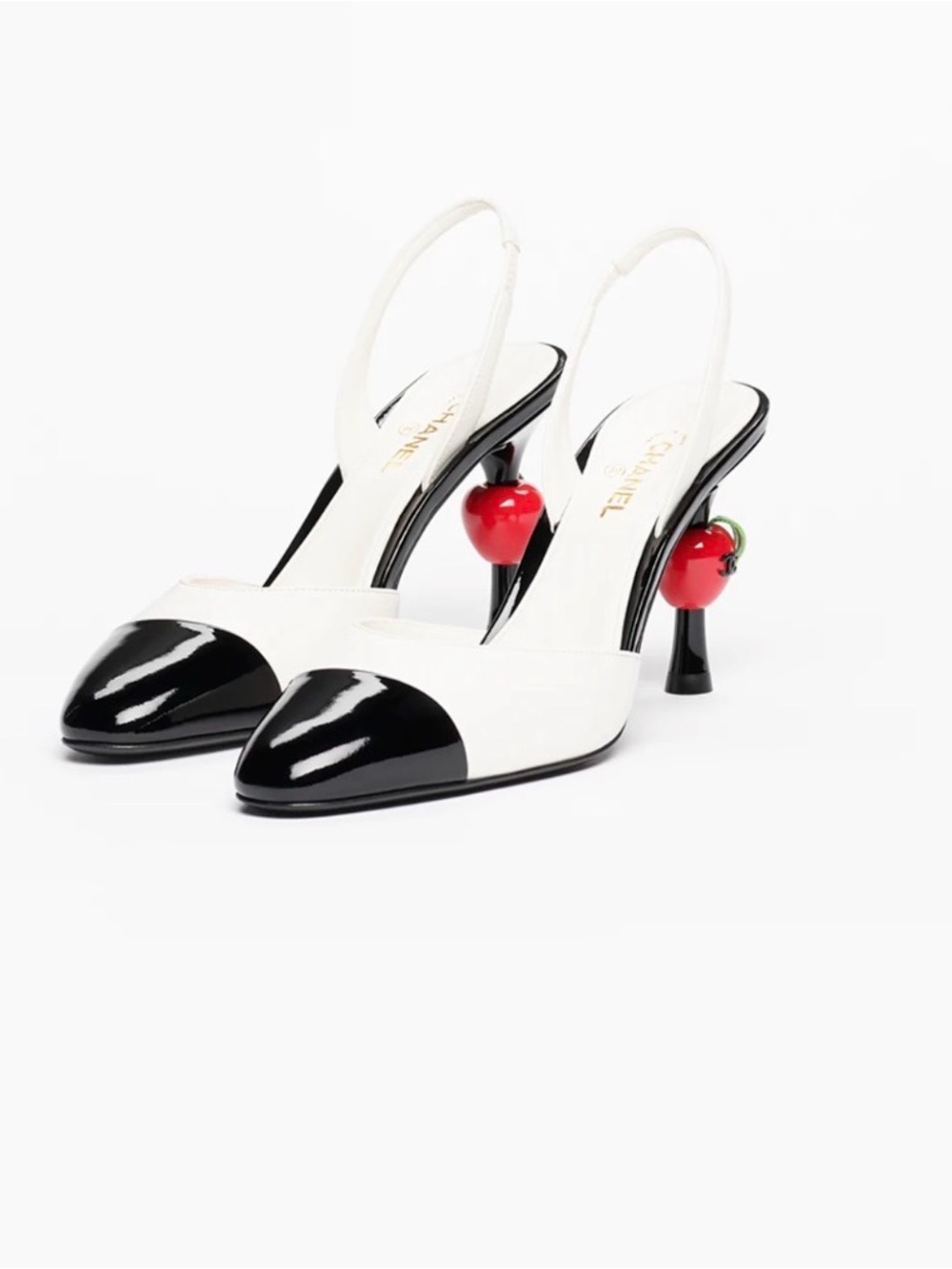MÉTIERS D’ART 2026
SLINGBACKS 40.5
Lambskin & Patent Calfskin White & Black NEW